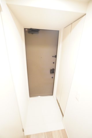 玄関　※同物件・同タイプの写真です。
