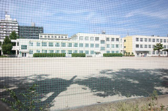 小学校　名古屋市立岩塚小学校（小学校）まで372m