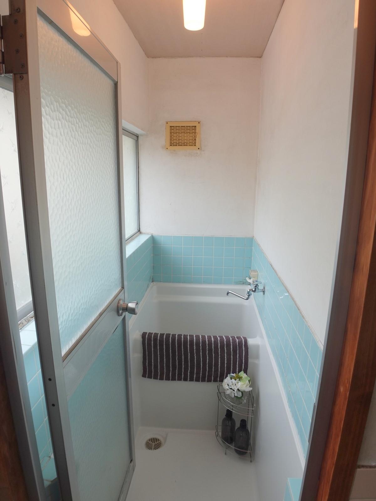 バス・シャワールーム　レトロで可愛い、清潔なお風呂。