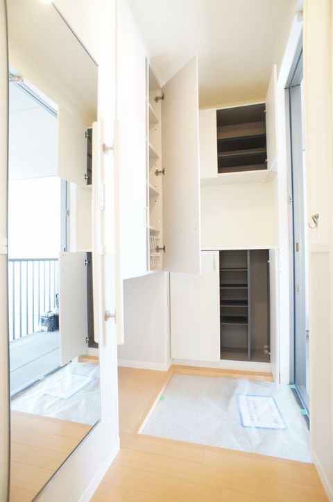 玄関　セパレートシューズボックス・玄関収納・全身ミラー付き