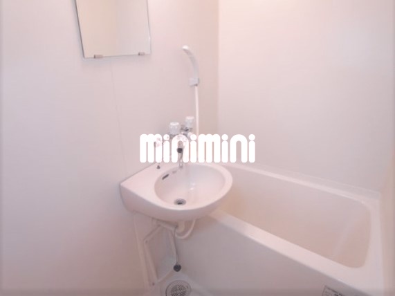 バス・シャワールーム　バスルームです