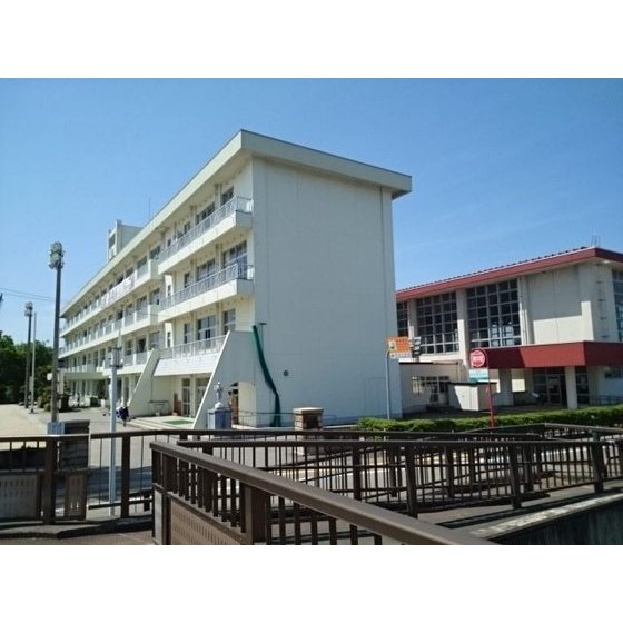 小学校　富山市立桜谷小学校（小学校）まで292m