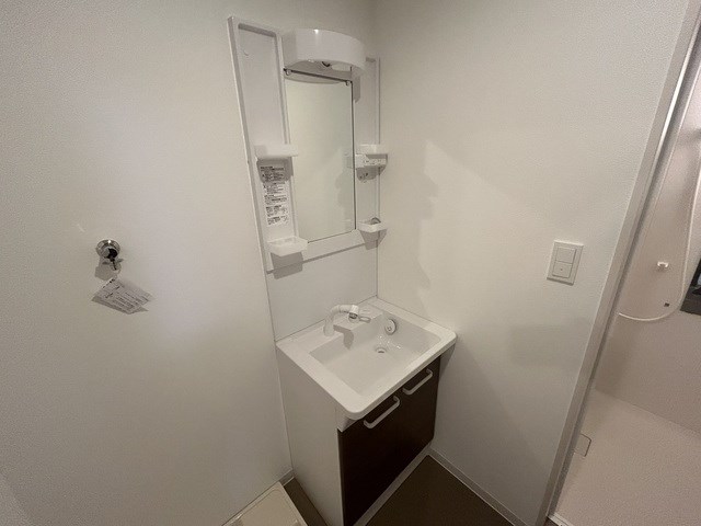 洗面設備　朝に便利な独立洗面台♪