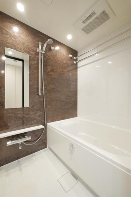 バス・シャワールーム　落ち着いた空間のお風呂です