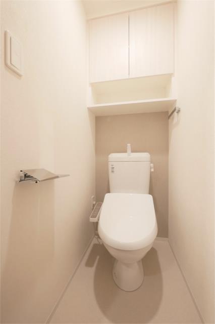 トイレ　落ち着いた色調のトイレです