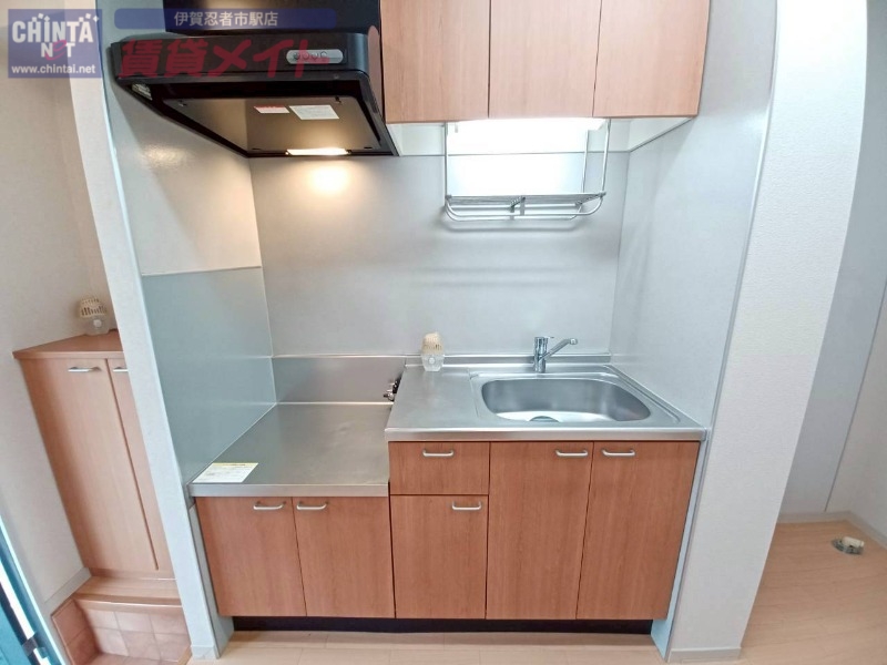 キッチン　別部屋参考写真となります。