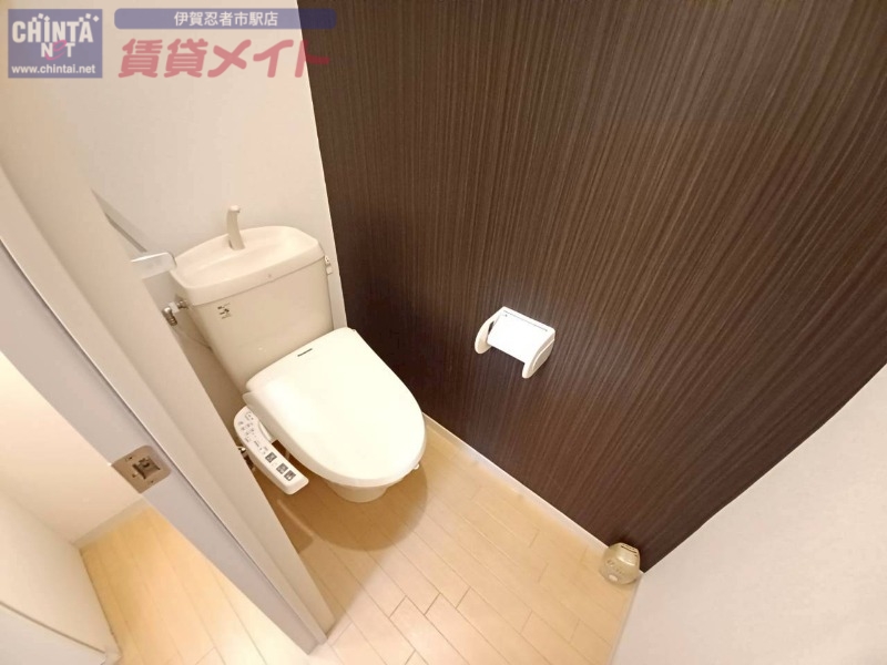 トイレ　別部屋参考写真となります。