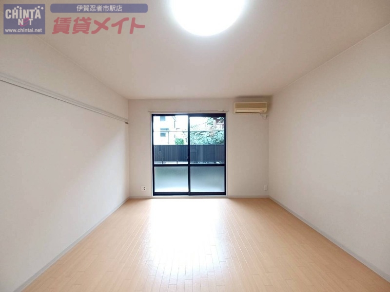 居室・リビング　別部屋参考写真となります。