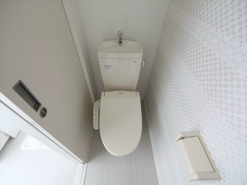 トイレ　温水洗浄暖房便座付トイレ