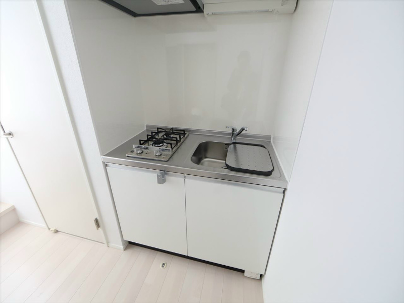 キッチン　システムキッチン（ガス2口）冷蔵庫・レンジ等ご用意できます