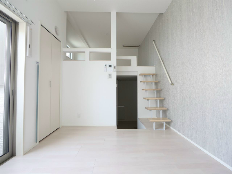 居室・リビング　洋室6帖　上段ロフト5.9帖（収納でもお部屋でも使えます）