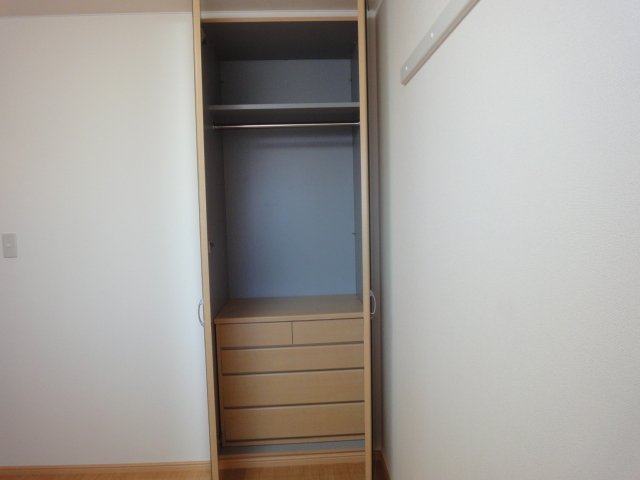 収納　洋室収納（開）