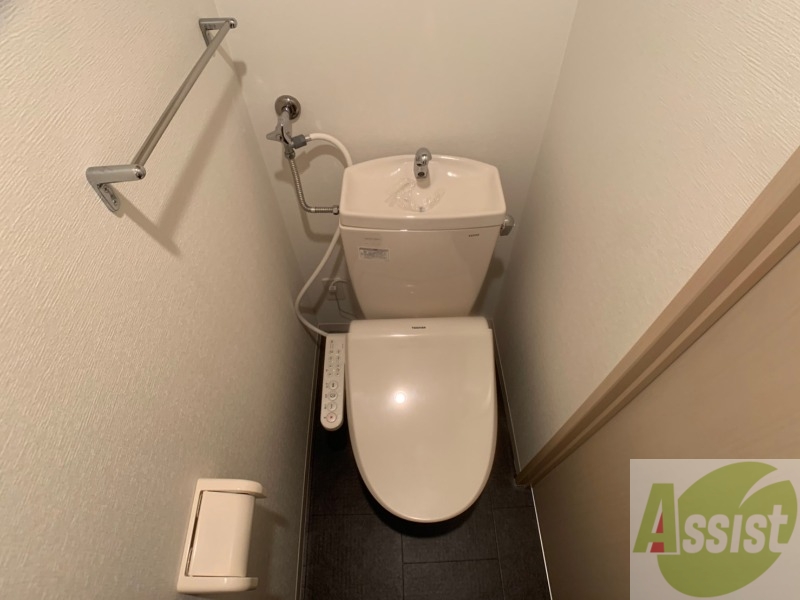 トイレ　ウォシュレット付きのトイレです。シャワートイレは日本の宝。