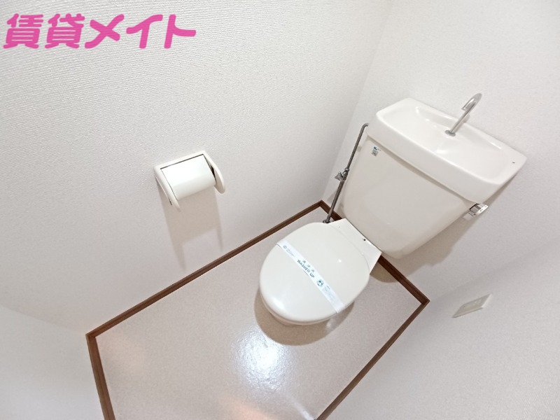 トイレ　同物件別室反転タイプ画像