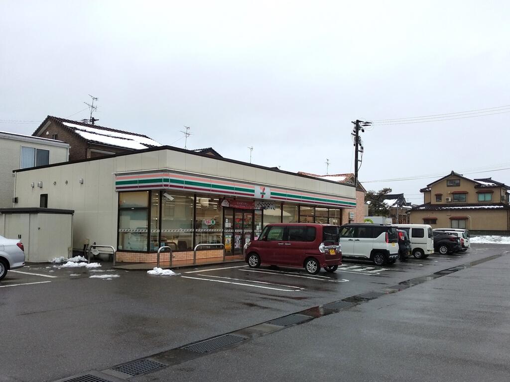 コンビニ　セブンイレブン新潟竹尾3丁目店（コンビニ）まで176m