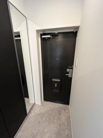 玄関　（別タイプ参考写真）インプルーブ千川　豊島区千早２