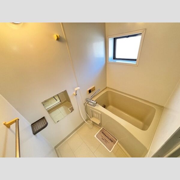 バス・シャワールーム　コンパクトで使いやすいお風呂です