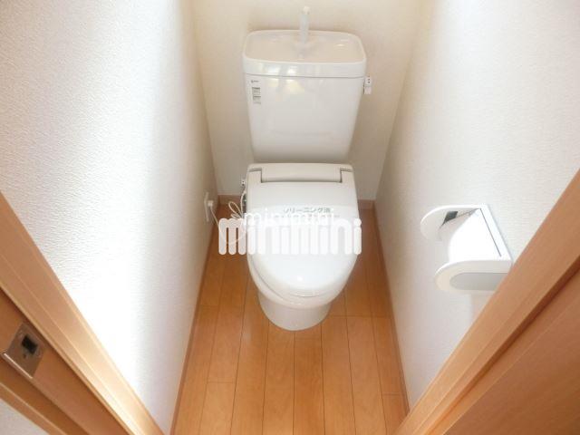 トイレ　便利な電源付きのトイレです。