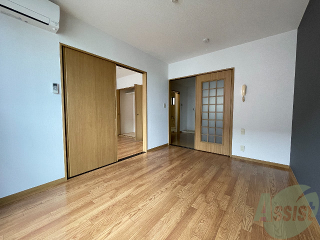 居室・リビング　陽当たりが良く、広々として過ごしやすそうです。