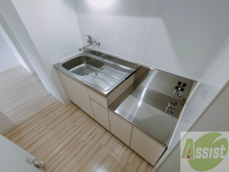 キッチン　シンプルなキッチンです。ガスコンロも設置できる仕様です。