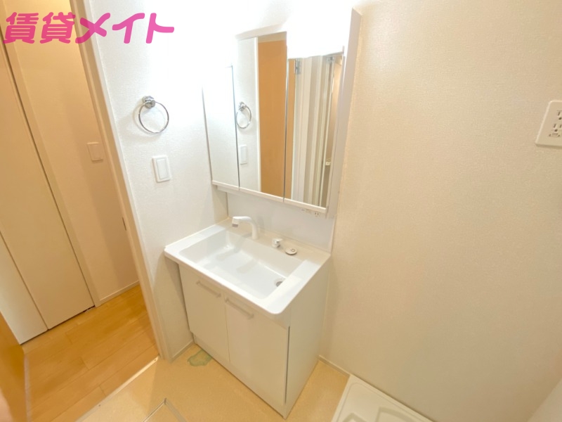 洗面設備　同型反転タイプ画像