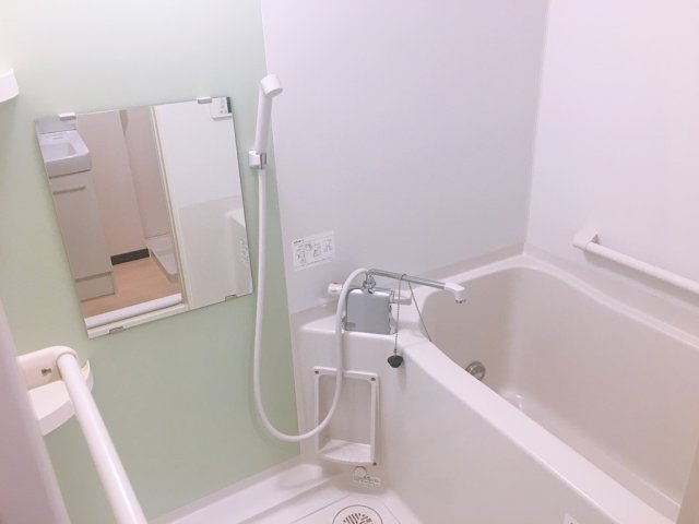 バス・シャワールーム　追焚機能付きのゆったりとした浴室です♪