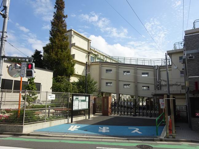 小学校　練馬区立大泉第二小学校（小学校）まで578m