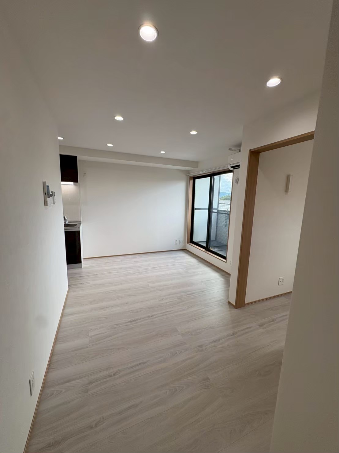 居室・リビング　こちらのリビングで趣味の時間をお楽しみください