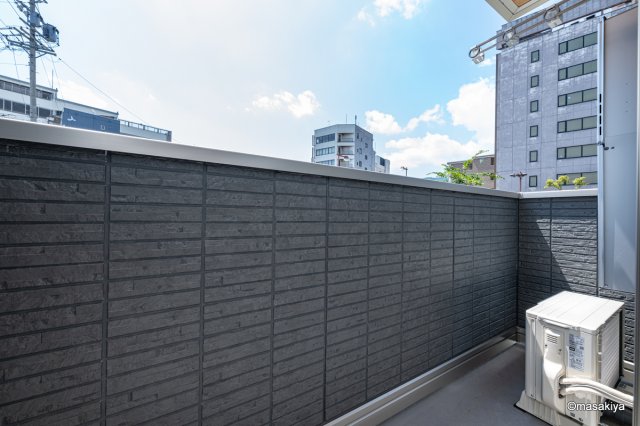 バルコニー　写真は同じ大和ハウス施工の最近の物です。参考にご覧ください。