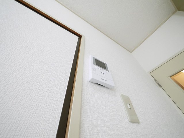 セキュリティ　お顔が見えるモニター付きインターホンもございます。
