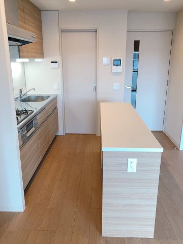 キッチン　周りを見渡しながら調理のできるカウンターキッチンです♪