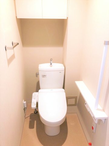 トイレ　落ち着いた色調のトイレです♪