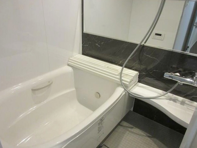 バス・シャワールーム　ご家族や長時間入浴に便利な追い炊き機能付きです♪