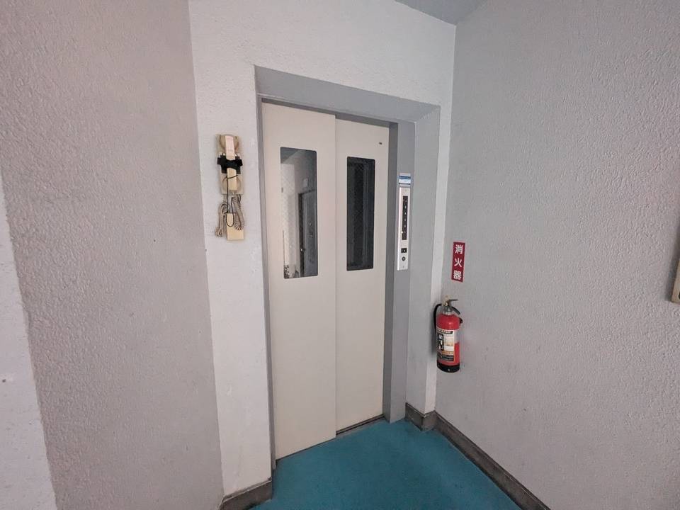エントランス　エレベーター