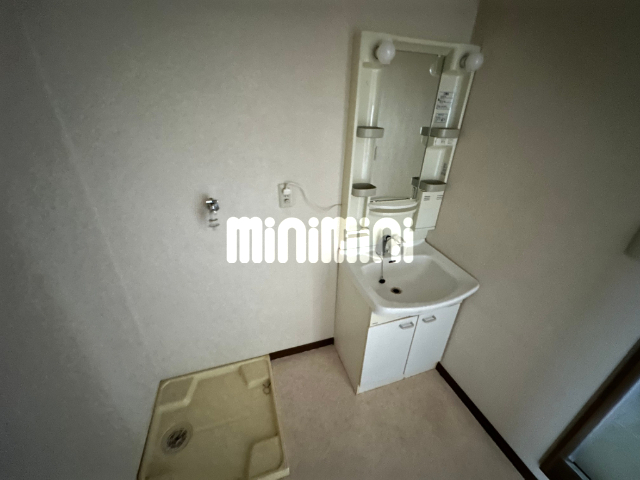 洗面設備　忙しい朝に大活躍の洗面台です。