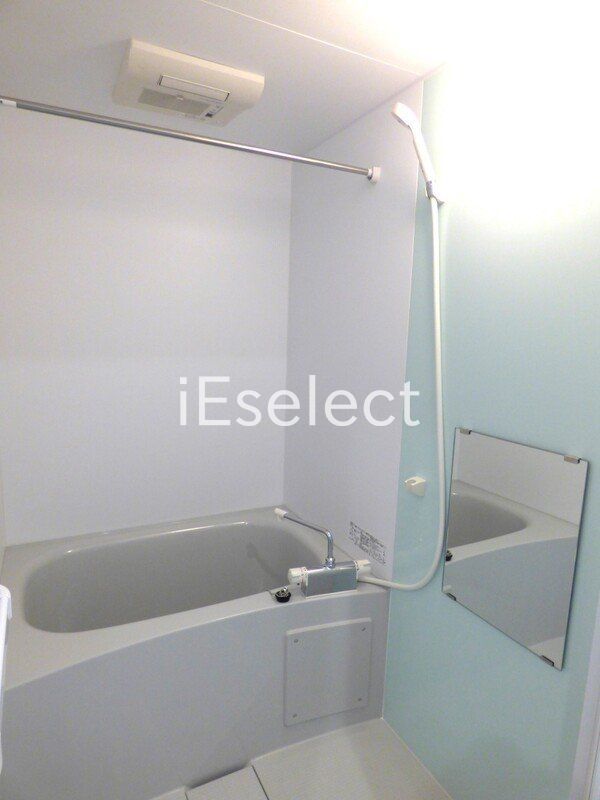 バス・シャワールーム　浴室乾燥機付きバスルームです