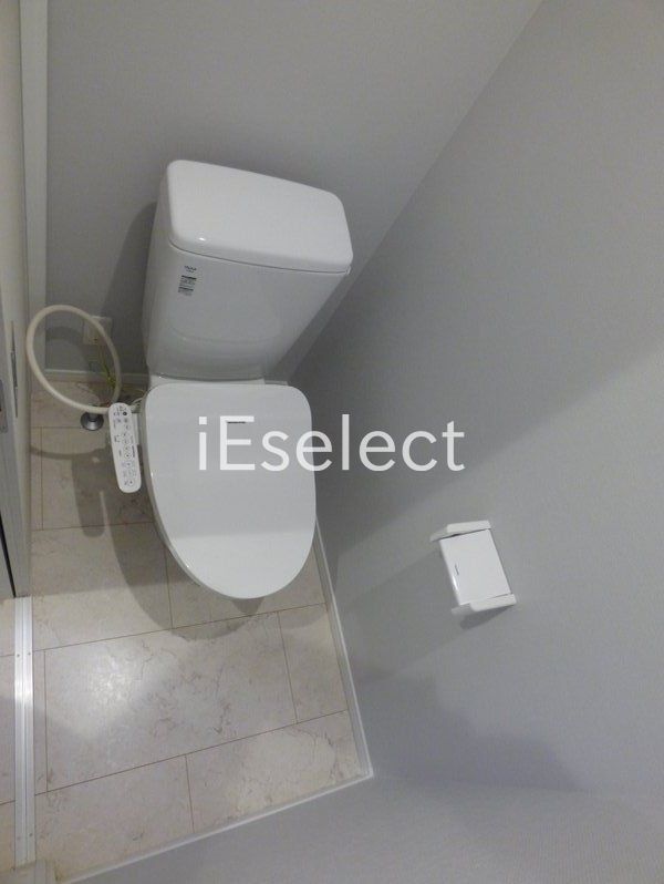 トイレ　温水洗浄便座付きのトイレです