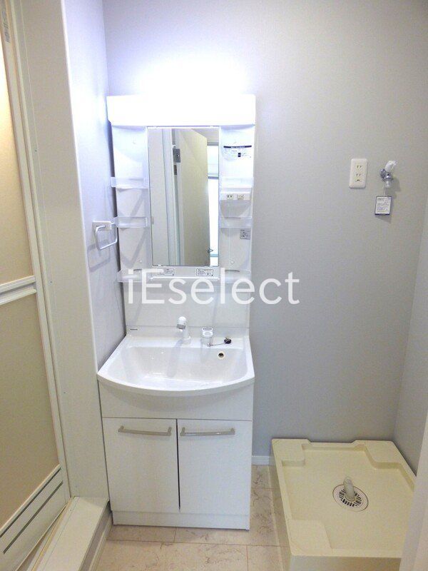 洗面設備　朝の忙しい時間に便利な洗髪化粧台！