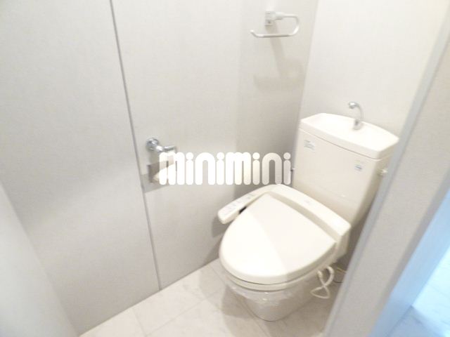 トイレ　シャワー付きトイレで便利ですね。