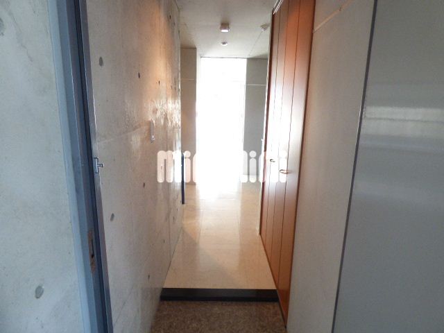 玄関　すっきりとしたスタイリッシュな玄関です。