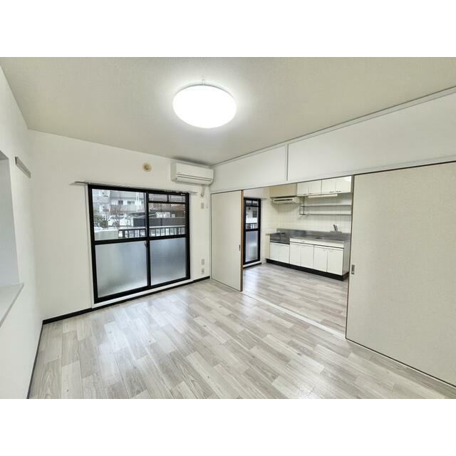 居室・リビング　反転間取り別室写真