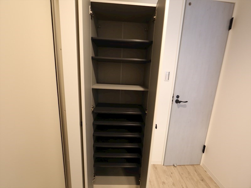 玄関　玄関　シューズボックス付（収納充実してます）