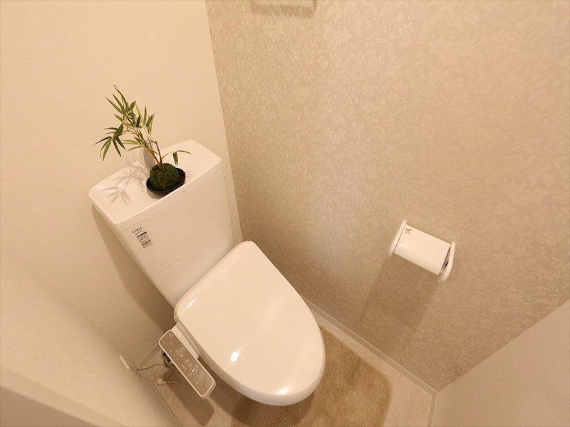 トイレ　温水洗浄暖房便座付トイレ