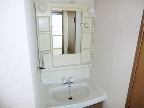 洗面設備　使いやすい独立洗面台！