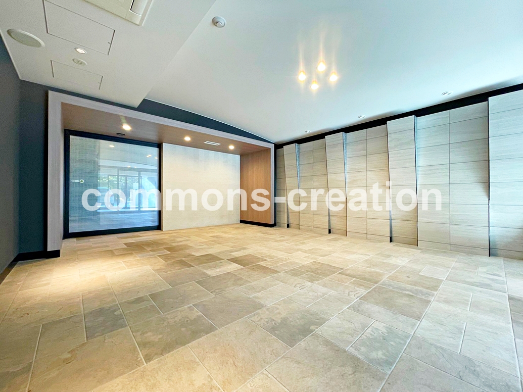 コンビニ　セブンイレブン港区南青山7丁目店（コンビニ）まで164m