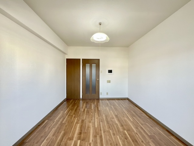 居室・リビング　同物件別号室