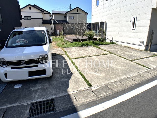 駐車場　駐車場に車を止められます