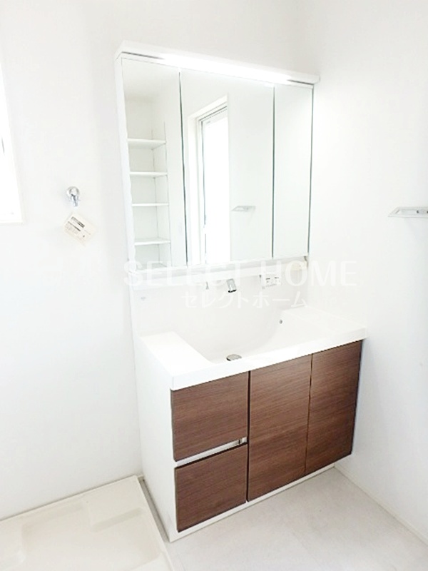 洗面設備　朝の身支度には欠かせない独立洗面化粧台