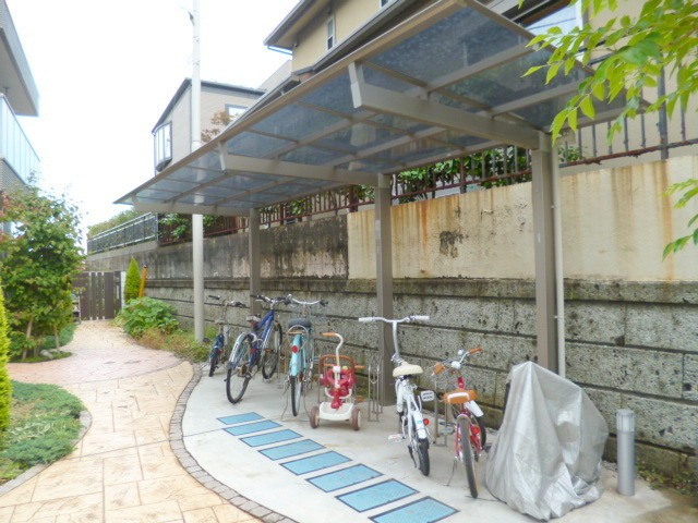 その他共有部分　屋根付敷地内駐輪場