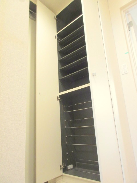 玄関　高さのあるシューズボックス